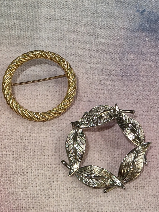 Vintage Jewelry - Vintage Gold and Silver Leaf Brooch Duo